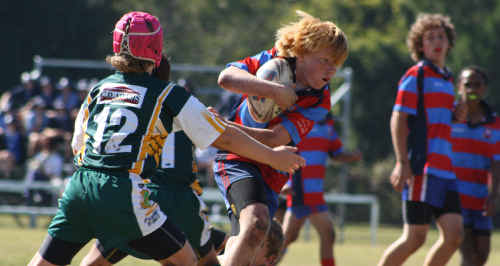 Wide Bay’s Pialba on the surge against St Patrick’s School in Emerald. INSET: Emerald classmates form a tunnel of honour in celebration. Wide Bay’s Pialba on the surge against St Patrick’s School in Emerald. INSET: Emerald classmates form a tunnel of honour in celebration.